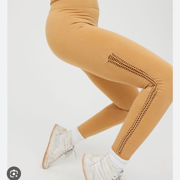 Aerie macrame high rise legging - Picture 1 of 6